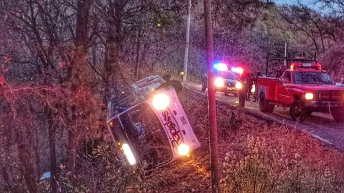 Vuelca autobús de pasajeros en carretera Villa del Carbón–Tlalnepantla; hay 18 lesionados 