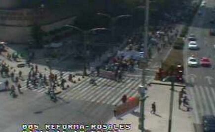 Manifestantes llegan a Segob tras causar cierres en Reforma