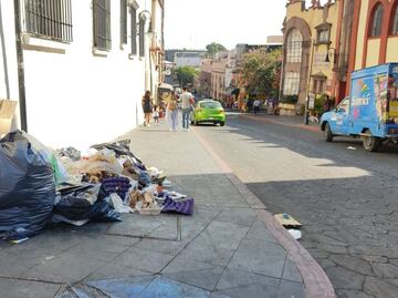 Cuernavaca luce calles con basura por falta de pago a empresa recolectora