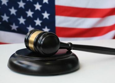 Juez federal ordena a gobierno de EU devolver a hombre deportado por error a El Salvador; fue encerrado en prisión del CECOT