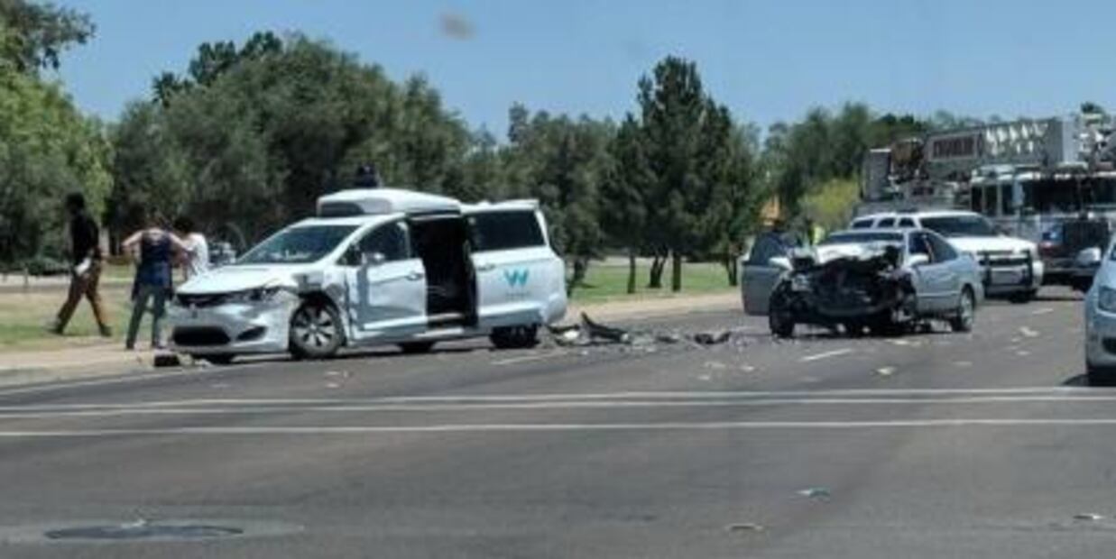 Vehículo autónomo de Waymo filial de Google protagonizó choque en Arizona