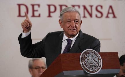 AMLO pide a gobernadores y a Martí Batres levantar la mano si van a distribuir los libros de texto gratuitos