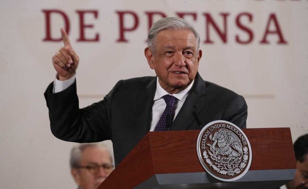 López Obrador señaló que su gobierno no distribuirá estos libros en Chihuahua luego del fallo del ministro Luis María Aguilar. Foto: Germán Espinosa / EL UNIVERSAL