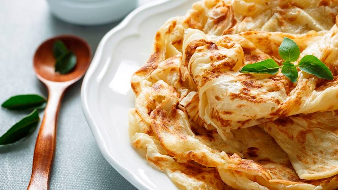 El roti canai está hecho de harina. Foto: TasteAtlas