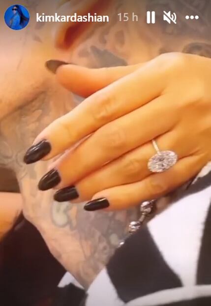 El lujoso anillo de compromiso que recibió Kourtney Kardashian de Travis Barker