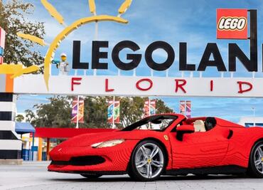 Este Ferrari de Lego es de tamaño real para un parque de diversiones