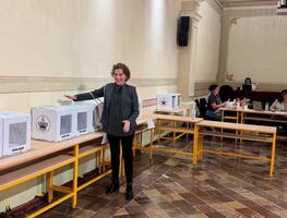 Reaparece Beatriz Gutiérrez Müller tras polémica por supuesta nacionalidad española; vota en elección de instituto en la BUAP