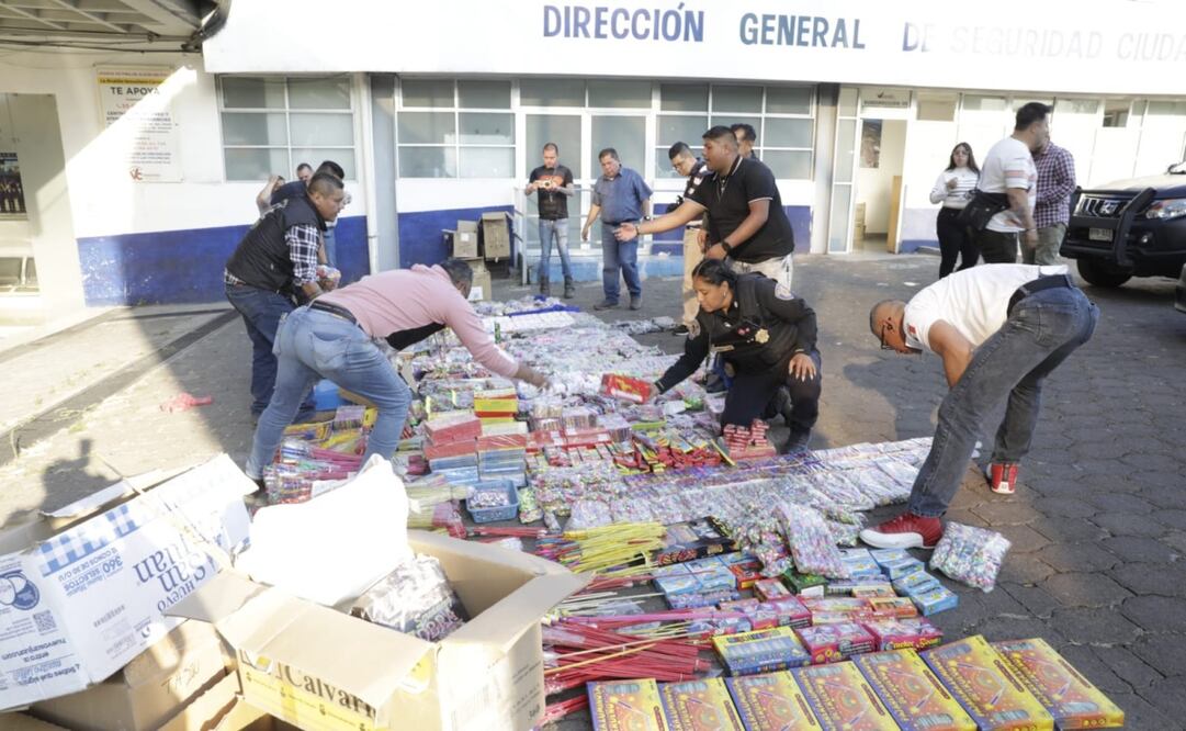 Elementos de la Policía Auxiliar de la Alcaldía Venustiano Carranza aseguraron más de 600 kilos de pirotecnia. (25/02/2025) Foto: Especial
