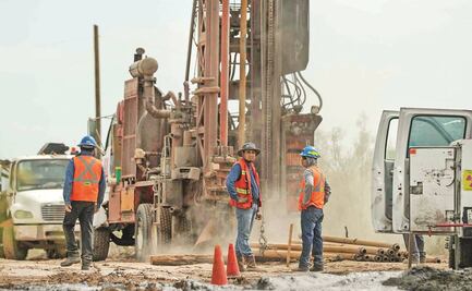 Sabinas: preparan terreno para barrera de contención; pagarán a mineros salarios caídos