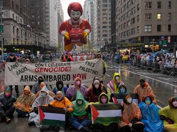 Manifestantes interrumpen el Desfile de Acción de Gracias de Macy’s en Nueva York; exigen fin del conflicto Palestina