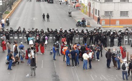 Triquis que bloqueaban avenida Juárez acusan que están "secuestrados" en albergue de CDMX