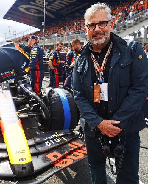 Steve Carell posando. Fuente: Instagram @stevecarrelll