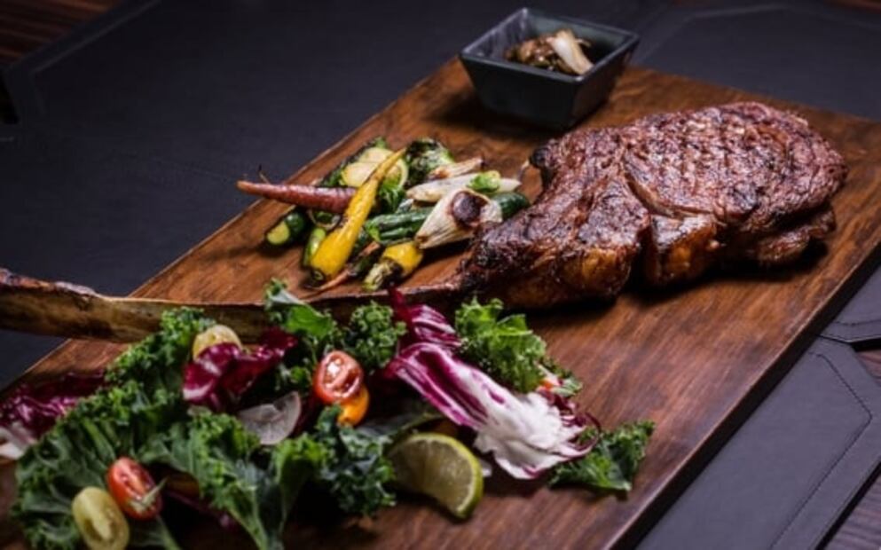 Disfruta de carne y mariscos a la parrilla en la Condesa