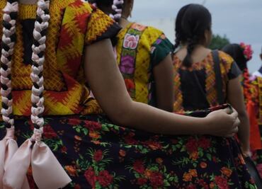 Último desfile previo a La Octava del Lunes del Cerro abarrota las calles de la ciudad de Oaxaca