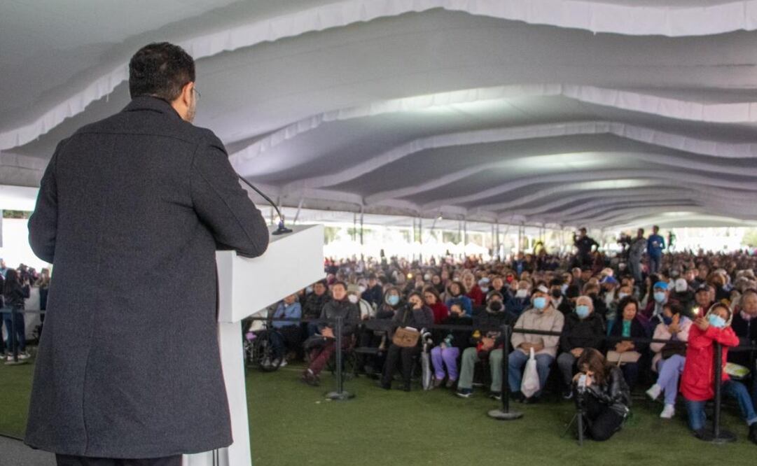 Martí Batres encabeza la entrega de 6 mil testamentos y escrituras. Foto: X Martí Batres (@martibatres)