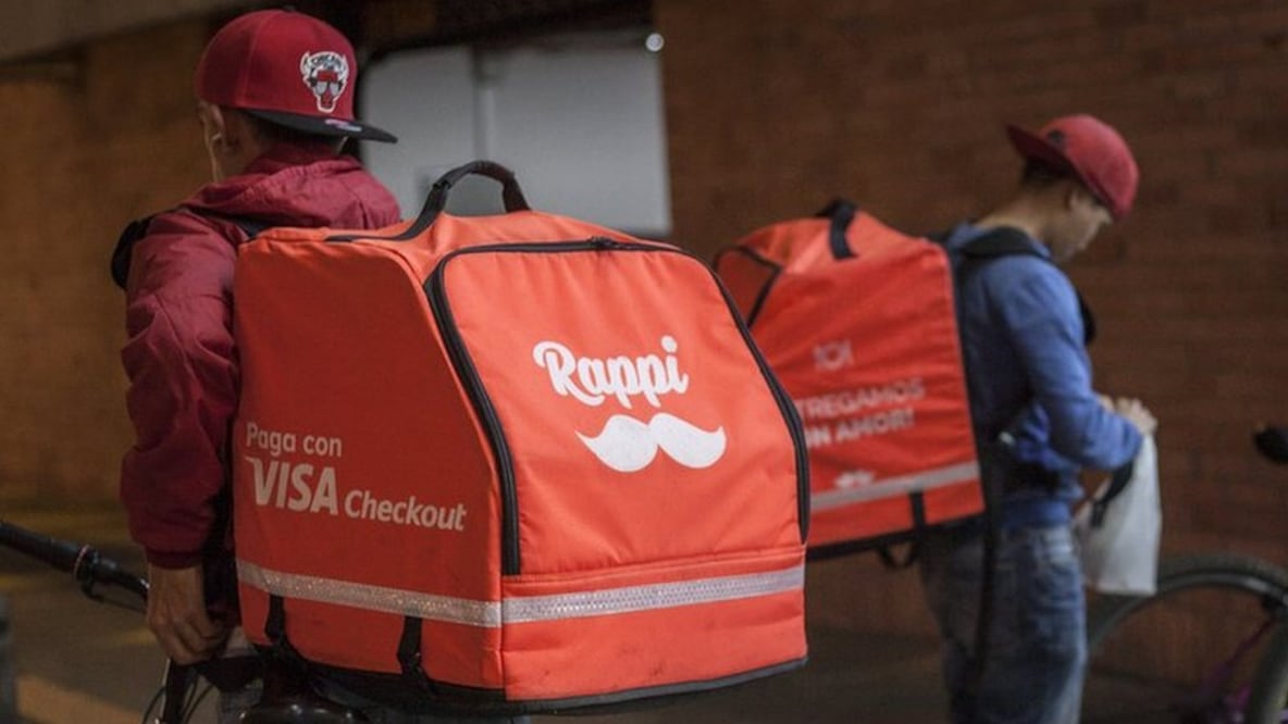 Los rappitenderos compran las mochilas en las que llevan los pedidos.