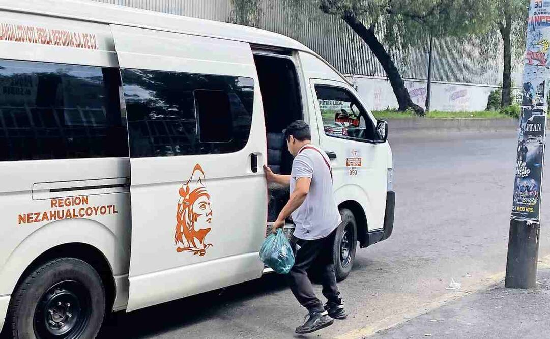 Para usuarios del transporte público de municipios del oriente del Edomex, las unidades están en malas condiciones. Foto: Emilio Fernández / EL UNIVERSAL