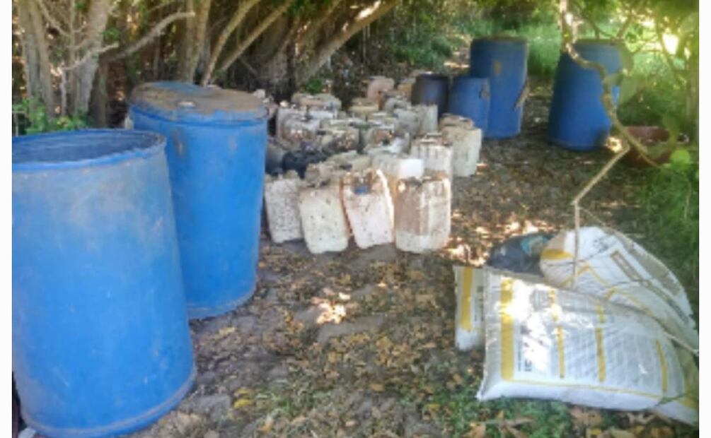 Sustancias y costales asegurados en los laboratorios clandestinos en varios puntos de Sinaloa (15/05/2025). Foto: Especial