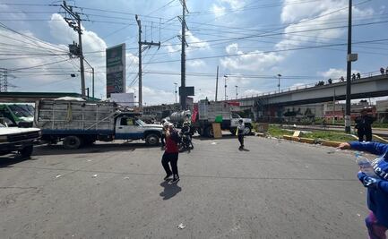 Recolectores de basura bloquean vía Bordo de Xochiaca en protesta por extorsiones del crimen organizado