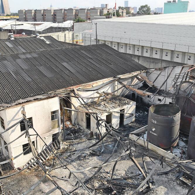 Vecinos de una unidad habitacional pudieron escapar de las llamas gracias a que se dieron cuenta de la conflagración antes de las explosiones. (ARCHIVO EL UNIVERSAL)