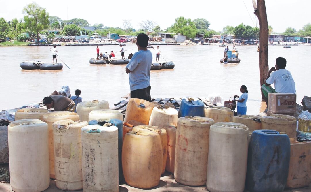 Pese a que el río Suchiate es el camino más socorrido para el contrabando en la frontera sur de México con Guatemala, las bandas criminales desde hace algunos años llevan el combustible a ese país y Belice en pipas y camiones de carga. ARCHIVO EL UINVERSAL