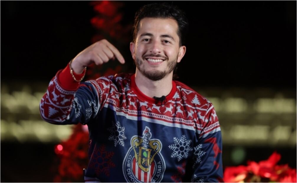 Jugador de la Liga MX regala juguetes a niños en víspera de Navidad 