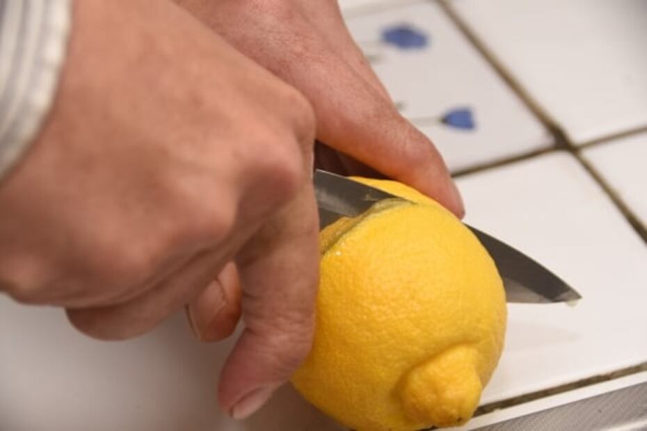 Así puedes sacar jugo a un limón sin partirlo