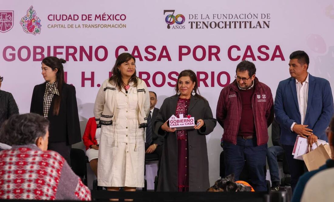 Clara Brugada en la Unidad Habitacional El Rosario. Foto: Especial