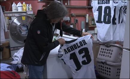 El negocio que limpia los uniformes de Filadelfia