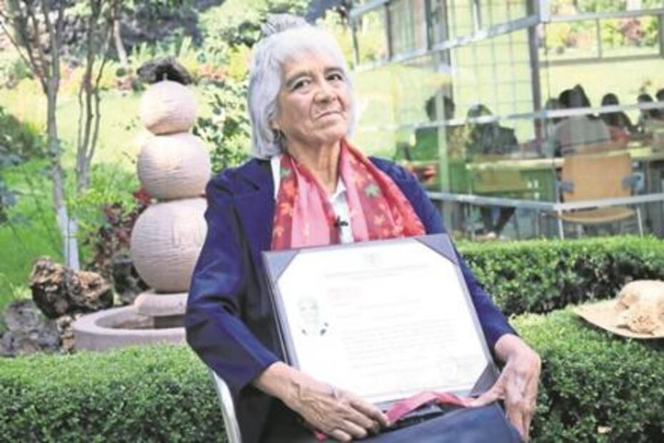 Consigue título en Derecho a sus 80 años