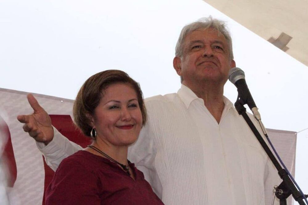 Presidencia municipal de Las Choapas, Veracruz, Eva Cadena Sandoval junto al aspirante presidencial de ese instituto político, Andrés Manuel López Obrador