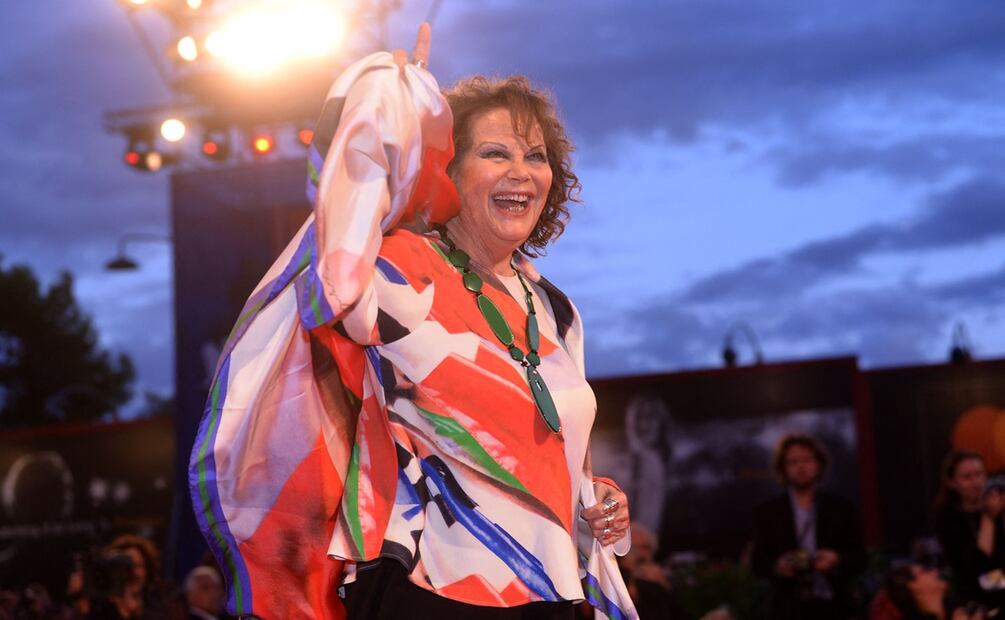 La actriz italiana Claudia Cardinale asiste al estreno de la película "La vida privada de una mujer moderna", presentada fuera de concurso en el 74.º Festival de Cine de Venecia el 3 de septiembre de 2017 en el Lido de Venecia. 
Foto: Filippo MONTEFORTE / AFP.