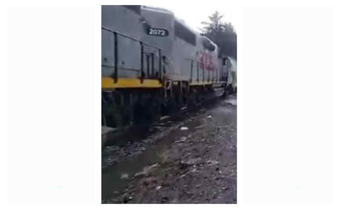 Un bache provocó el descarrilamiento de un vagón del tren de la empresa Kansas City Southern de México. Foto: Especial