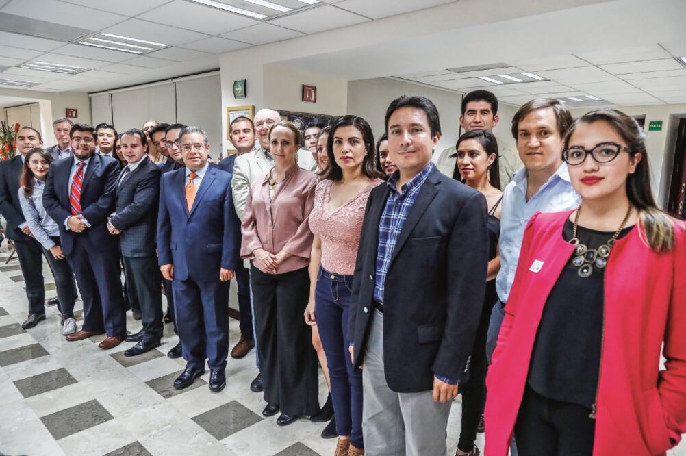Los ganadores del Concurso Nacional de Oratoria de EL UNIVERSAL se dieron cita para analizar el último debate presidencial. Foto: YADIN XOLALPA. EL UNIVERSAL