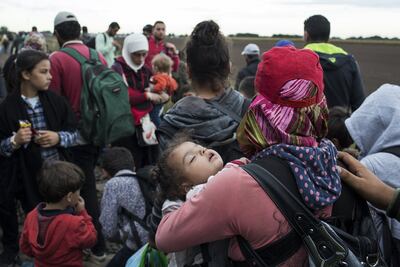 Convoy con ayuda parte hacia Hungría