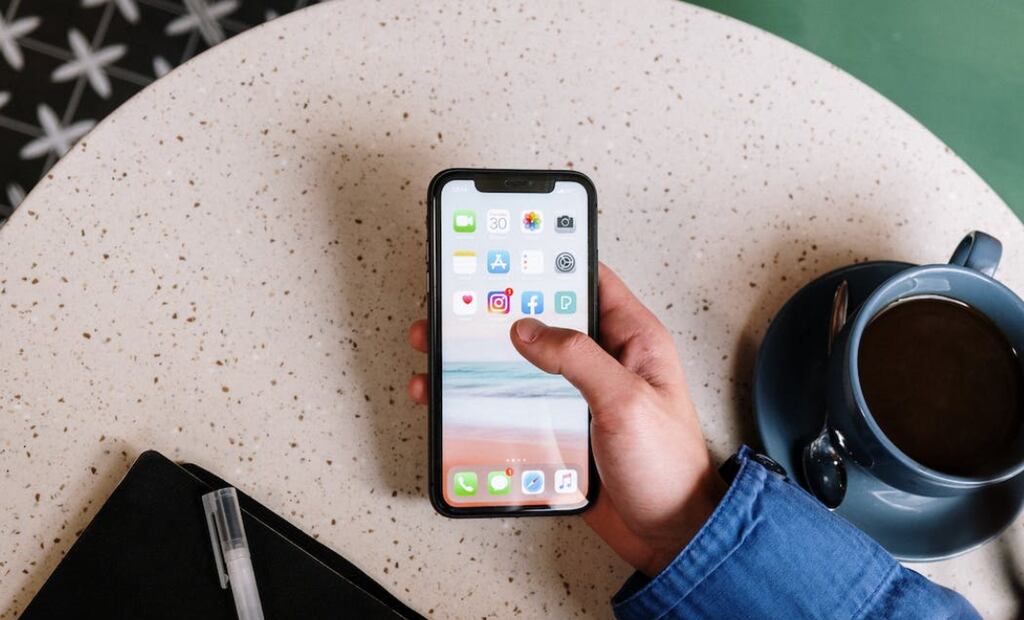 Los cambios de iOS 18 van desde la personalización hasta aspectos de seguridad. Foto: Pexels