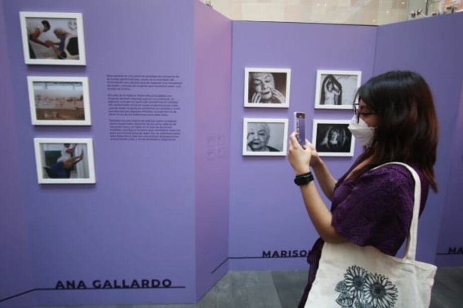 Visibilizan la resistencia de las mujeres de la tercera edad, en exposición fotográfica