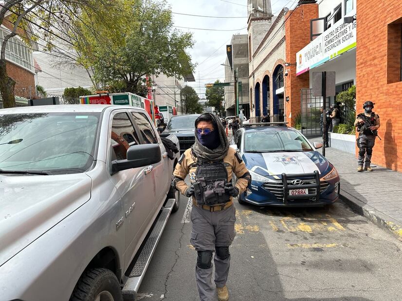Estas diligencias son parte de las investigaciones que lleva a cabo la institución, luego de que les fue librada una orden de aprehensión en contra de Raymundo “N”. FOTO: Claudia González/ EL UNIVERSAL/
