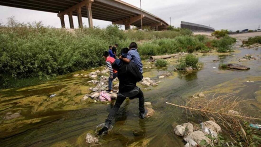"¿Dónde está mi esposo?", gritaba mujer de migrante ahogado con su bebé en el Río Bravo