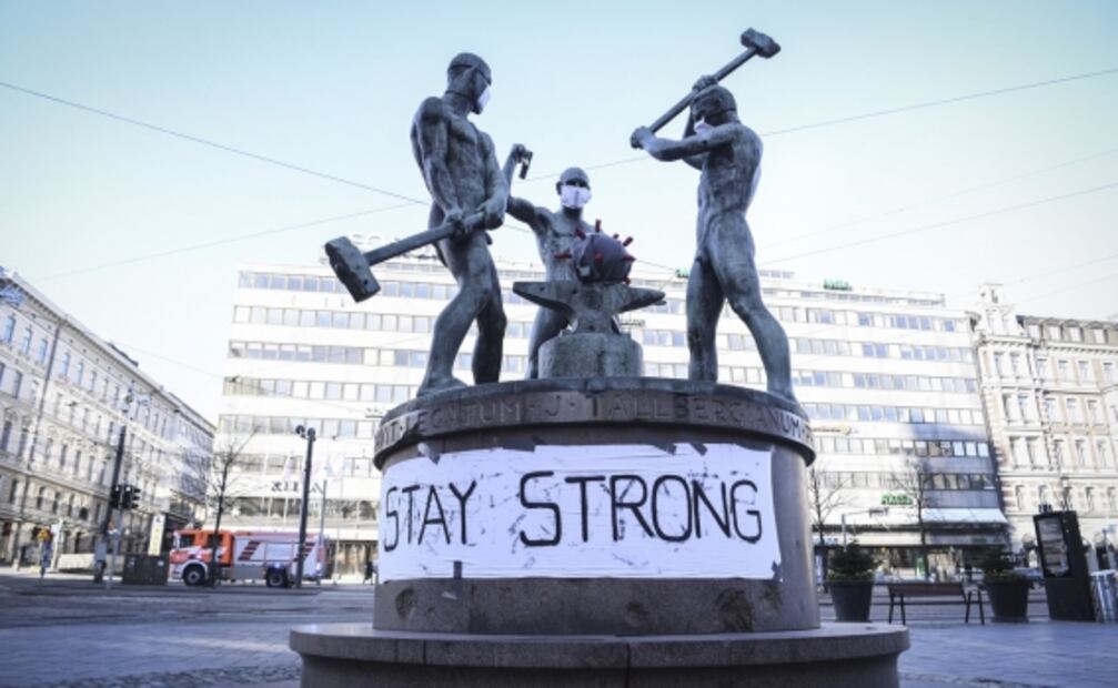 Estatuas del mundo se protegen del coronavirus