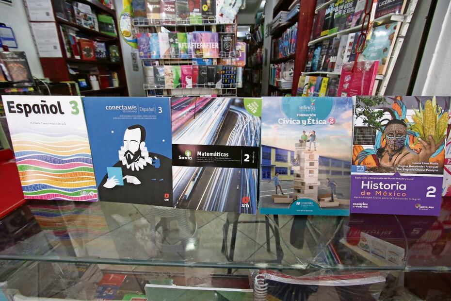 De acuerdo con Marx Arriaga, las editoriales privadas que acaparan las adquisiones de títulos de secundaria son SM, Castillo-MacMillan, Santillana y Trillas. La Caniem lo niega. Foto: Carlos Mejía / EL UNIVERSAL