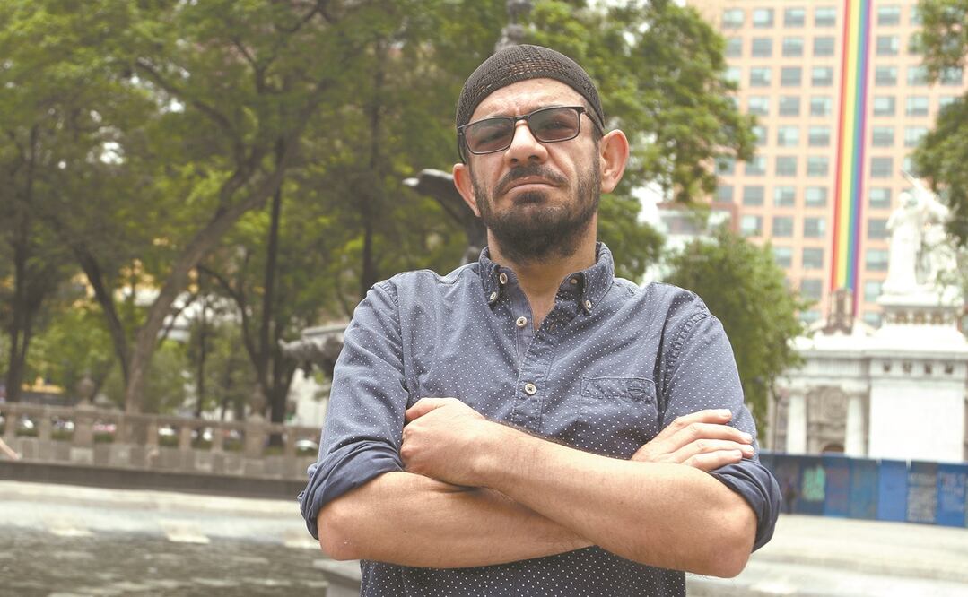 Luego de trabajar por años en fotografías en las que muestra su cuerpo con VIH, Óscar Sánchez Gómez adelanta que pronto lanzará un libro con sus nuevas creaciones. Foto: CARLOS MEJÍA. EL UNIVERSAL