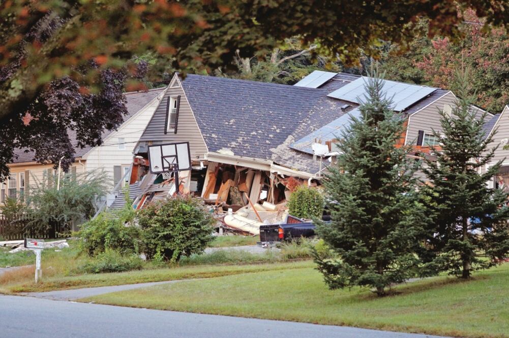 Una casa destruida por una de las explosiones de gas que afectaron el jueves a la localidad de Lawrence, en Massachusetts. (BRIAN SNYDER. REUTERS)