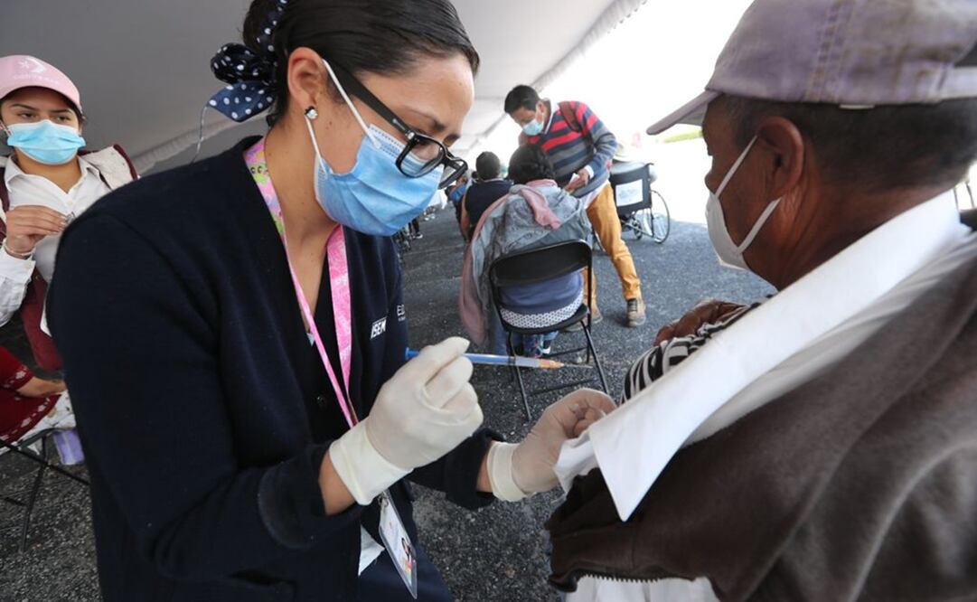 En Metepec fueron habilitadas las mismas sedes donde se llevó a cabo la vacunación de la primera dosis hace un mes. Foto: Jorge Alvarado  