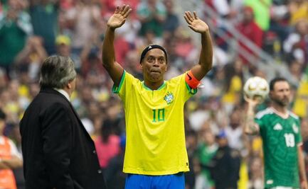 Ronaldinho revive su magia en México y es ovacionado por el Estadio Banorte