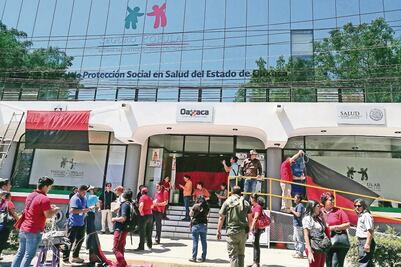 Estalla huelga sindicato del Seguro Popular