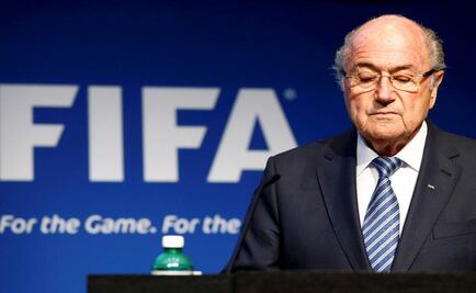 Blatter renuncia a FIFA; convoca a elecciones 