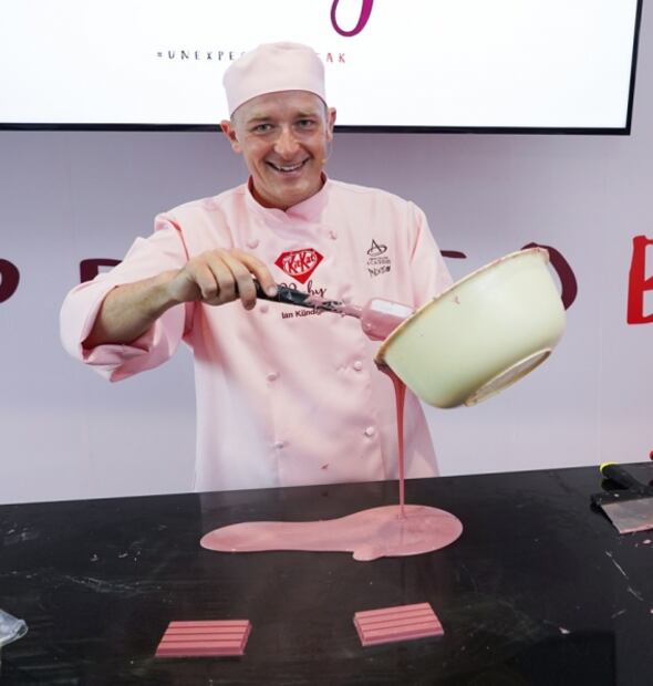 Ya llegó a México el primer chocolate rosa