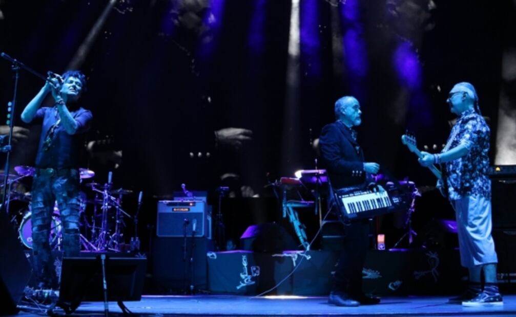 Reconocen trayectoria de Caifanes con disco de oro y platino