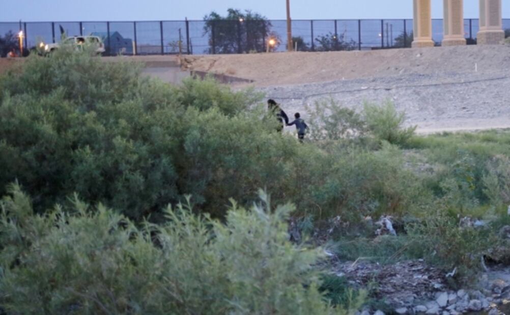“No pudimos decir adiós”, dice familia de migrante captada llorando en la frontera 
